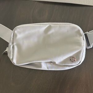 Lululemon Silver Belt Bag🩶 NWOT